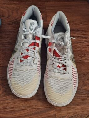 Lightweight Men's Basketball Shoes - White/Red